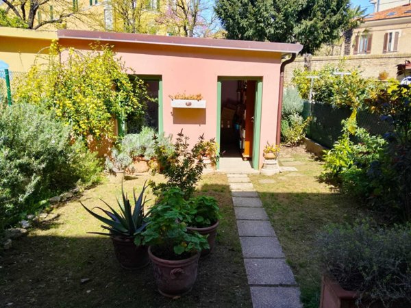 casa indipendente in vendita a Fano