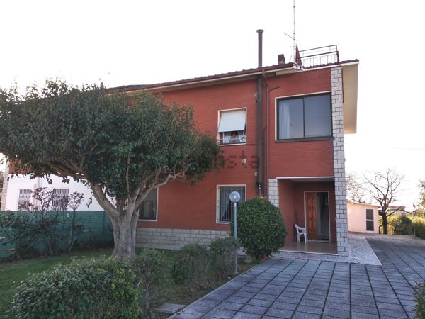 casa indipendente in vendita a Fano