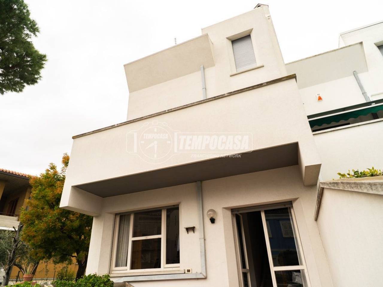 casa indipendente in vendita a Fano