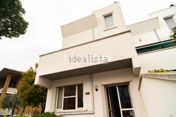 casa indipendente in vendita a Fano