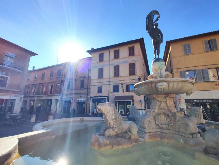 casa indipendente in vendita a Fano