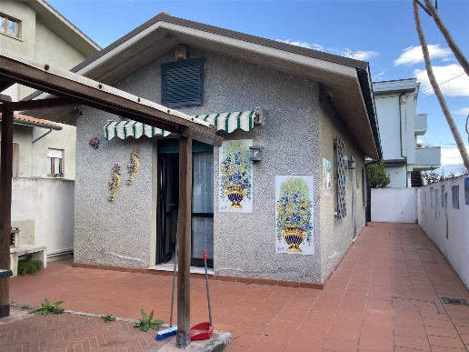 casa indipendente in vendita a Fano