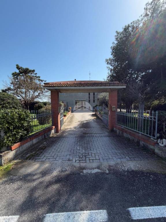 casa indipendente in vendita a Fano in zona Torrette