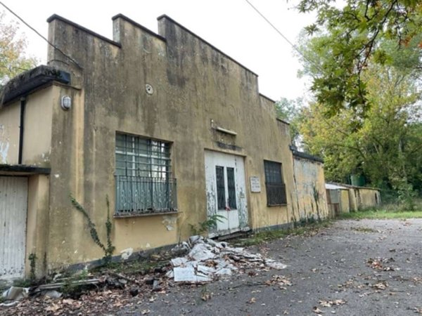 locale commerciale in vendita a Fano in zona Carignano Terme