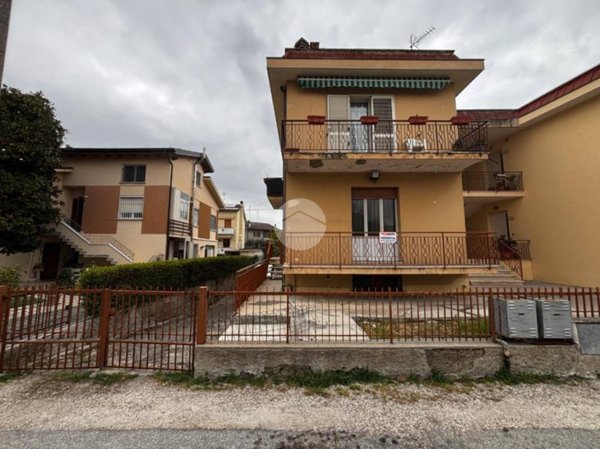 appartamento in vendita a Fano in zona Centinarola