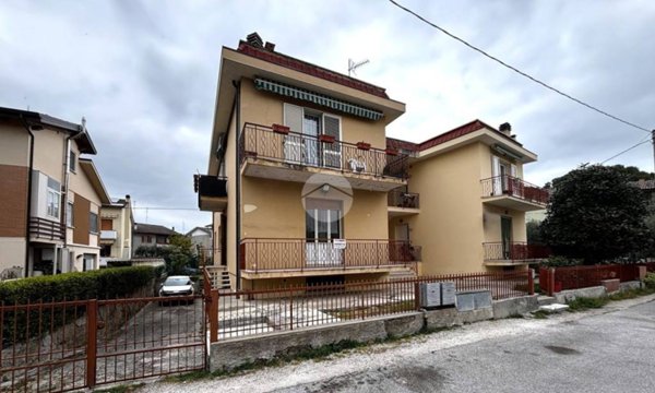appartamento in vendita a Fano in zona Centinarola