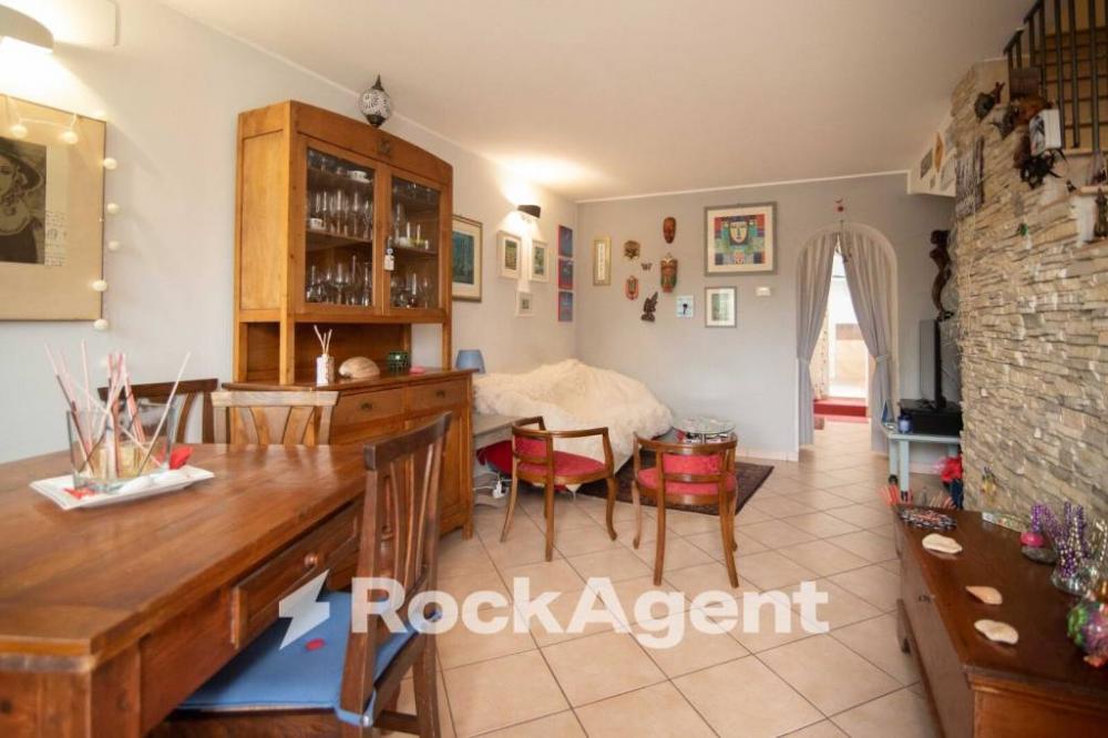 casa indipendente in vendita a Fano in zona Carrara