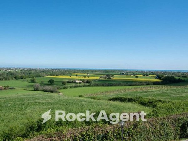 casa indipendente in vendita a Fano in zona Caminate