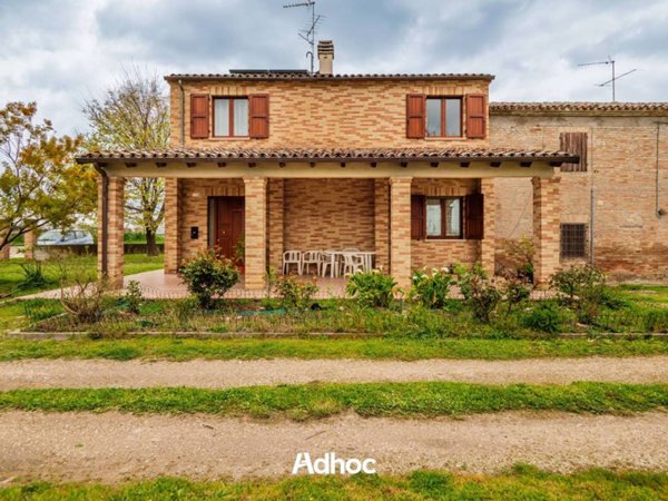 casa indipendente in vendita a Fano in zona Cuccurano