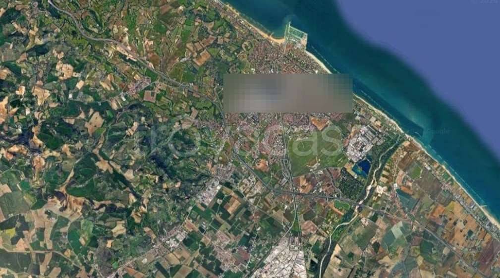 locale di sgombero in vendita a Fano