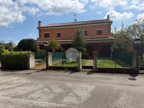 appartamento in vendita a Fano in zona Carrara