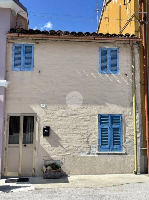 casa indipendente in vendita a Fano in zona Cuccurano
