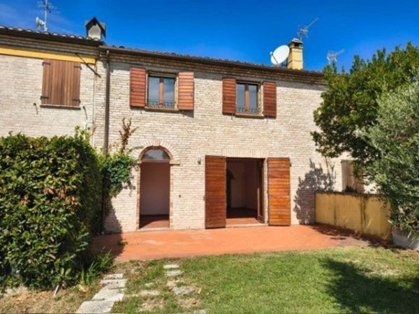 casa indipendente in vendita a Fano