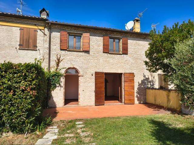 casa indipendente in vendita a Fano in zona Roncosambaccio