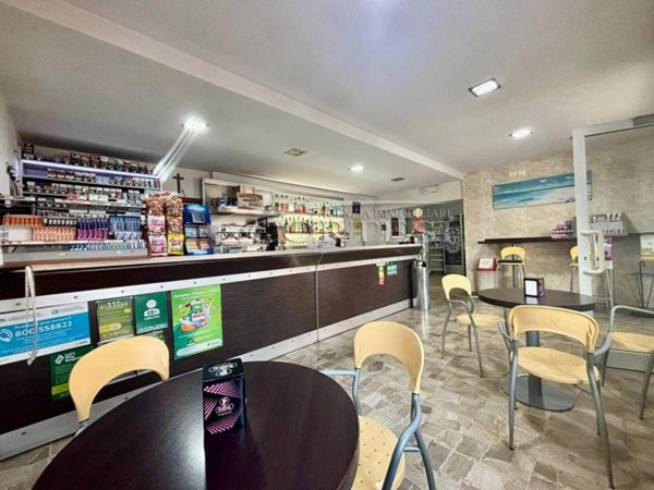 negozio in vendita a Fano in zona Cuccurano