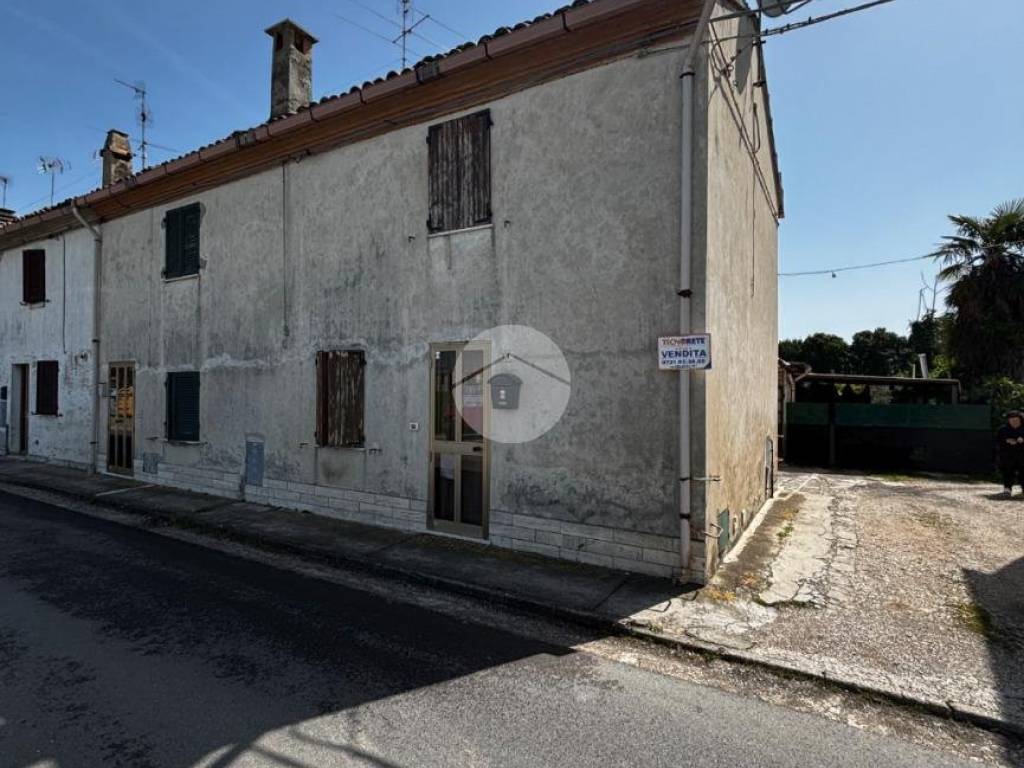 casa indipendente in vendita a Fano in zona Bellocchi