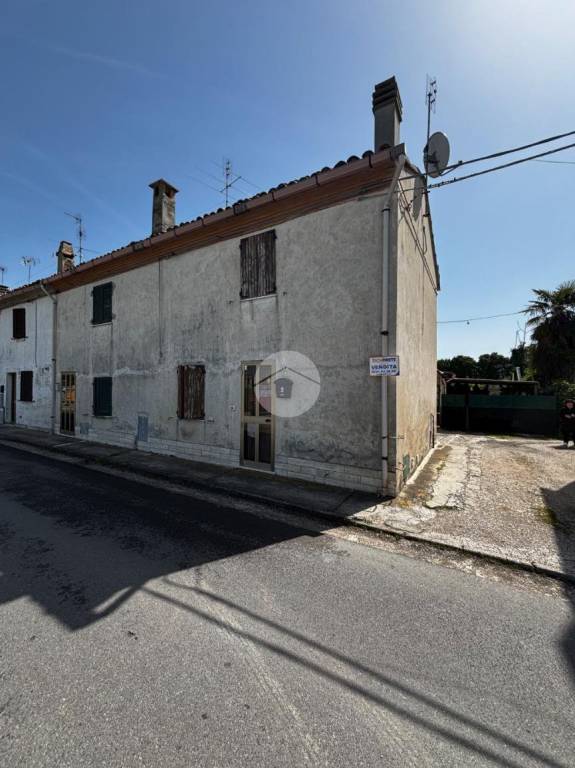 casa indipendente in vendita a Fano in zona Bellocchi