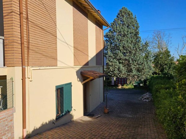 casa indipendente in vendita a Fano