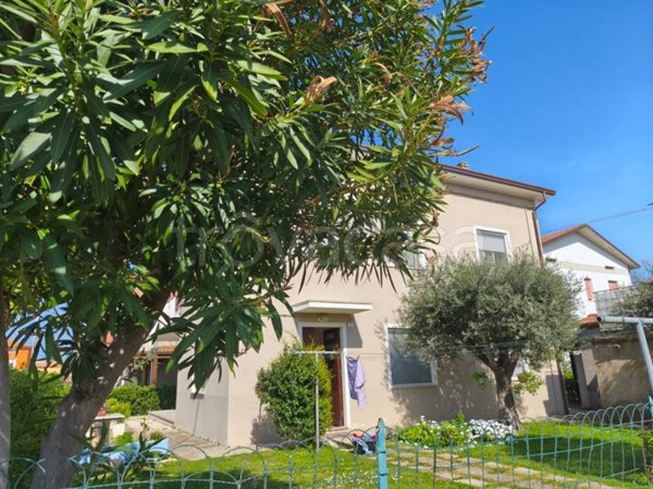 casa indipendente in vendita a Fano in zona Torrette