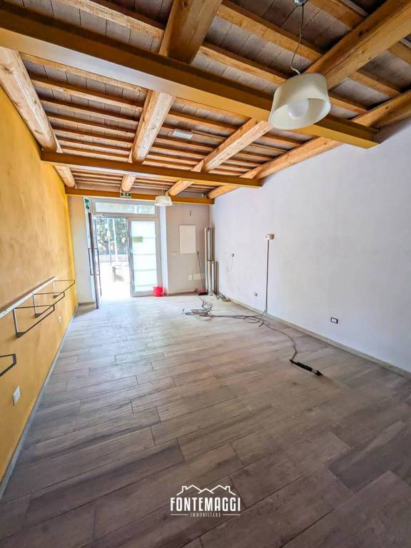 negozio in vendita a Fano