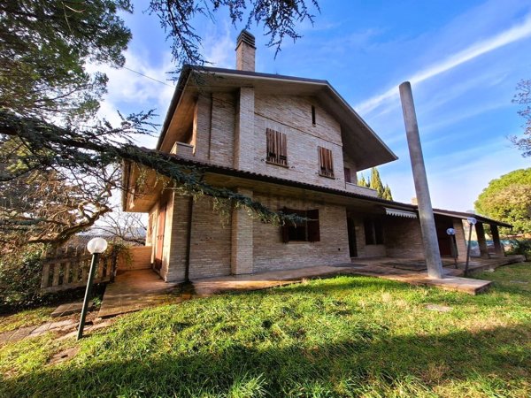 casa indipendente in vendita a Fano