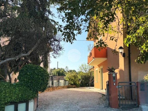 casa indipendente in vendita a Fano in zona Carrara