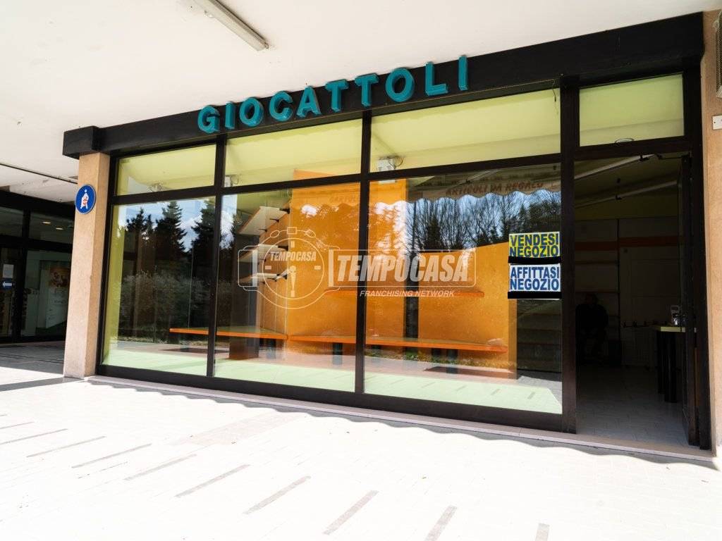 negozio in vendita a Fano in zona Magliano