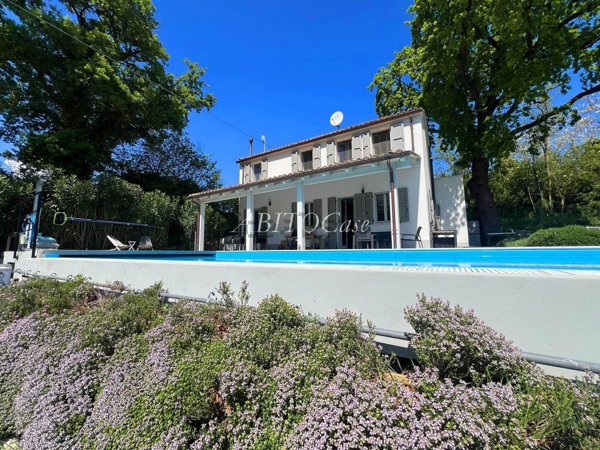 casa indipendente in vendita a Fano in zona Roncosambaccio