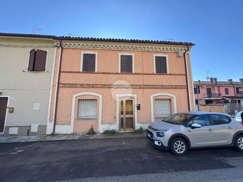 casa indipendente in vendita a Fano in zona Cuccurano