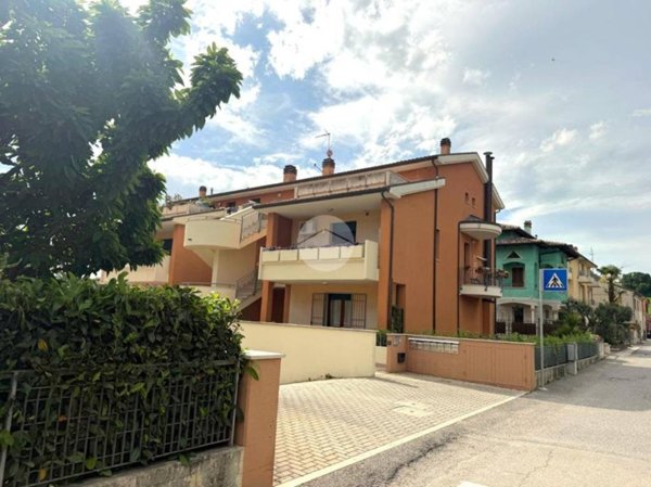appartamento in vendita a Fano in zona Carrara
