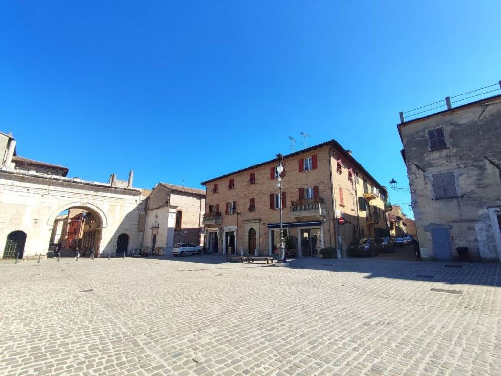 locale commerciale in vendita a Fano