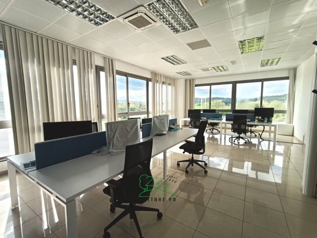 ufficio in vendita a Fano in zona Bellocchi
