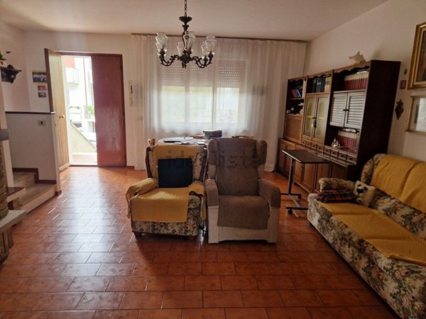 casa indipendente in vendita a Fano