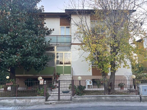 casa indipendente in vendita a Fano