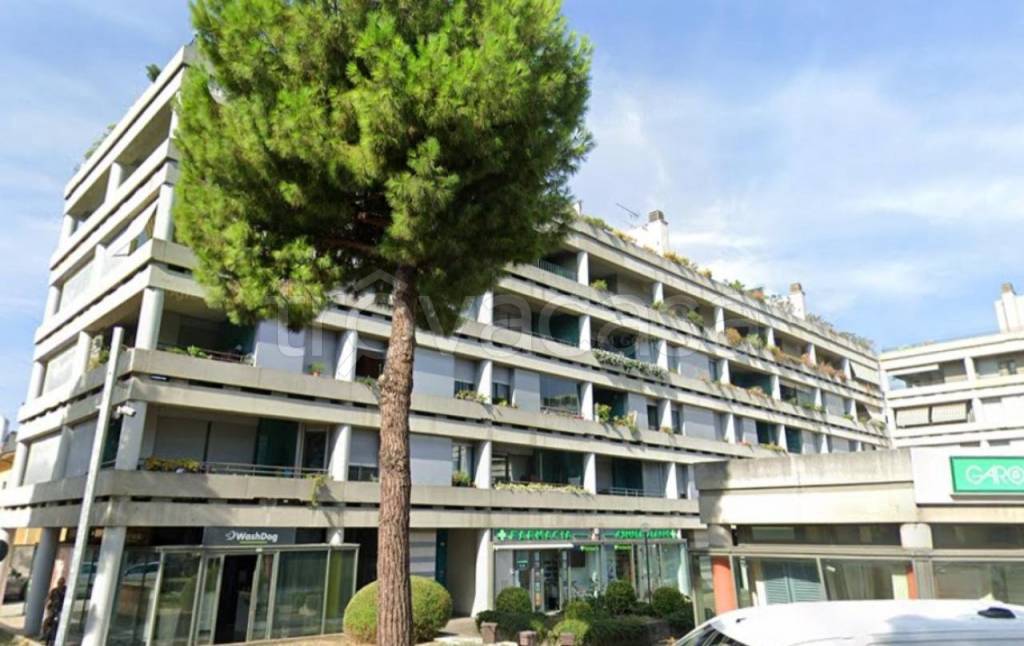 negozio in vendita a Fano