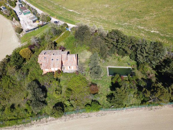 casa indipendente in vendita a Fano