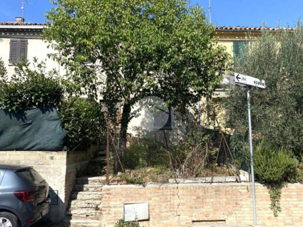 casa indipendente in vendita a Fano in zona Rosciano