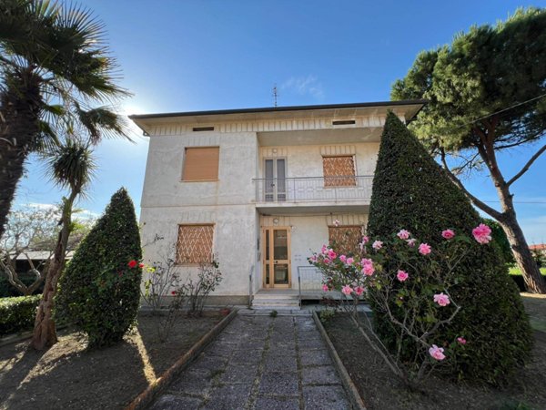 casa indipendente in vendita a Fano