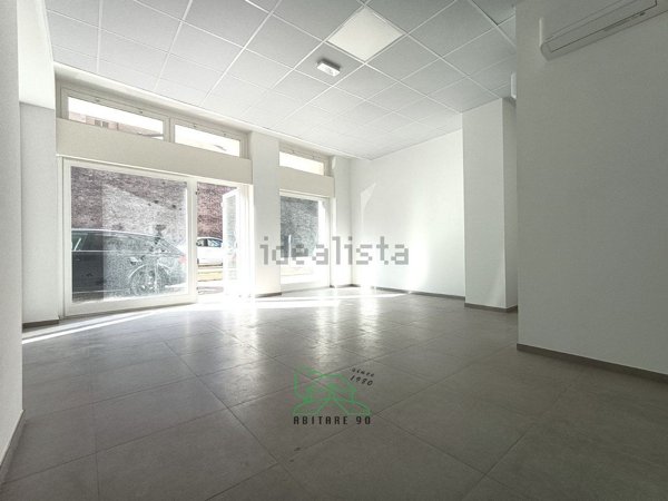 locale commerciale in vendita a Fano