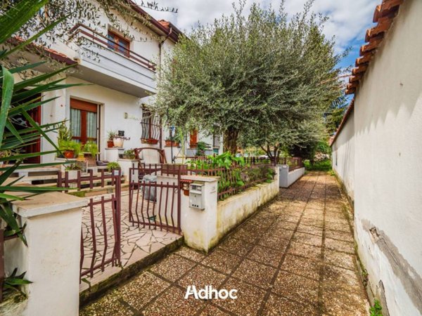 casa indipendente in vendita a Fano in zona Falcineto