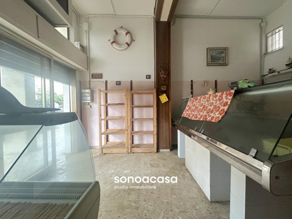 negozio in vendita a Fano in zona Marotta