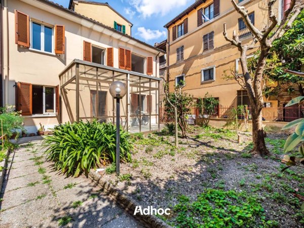 casa indipendente in vendita a Fano