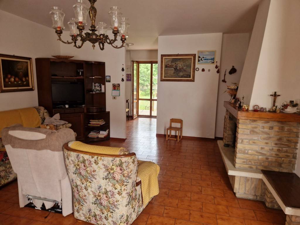 casa indipendente in vendita a Fano