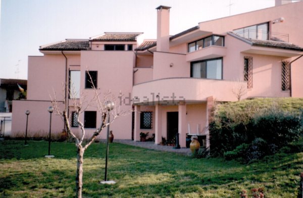 casa indipendente in vendita a Fano in zona Caminate