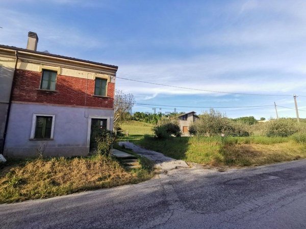 casa semindipendente in vendita a Fano in zona Carignano Terme