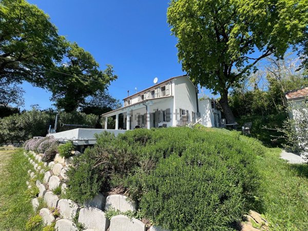 casa indipendente in vendita a Fano