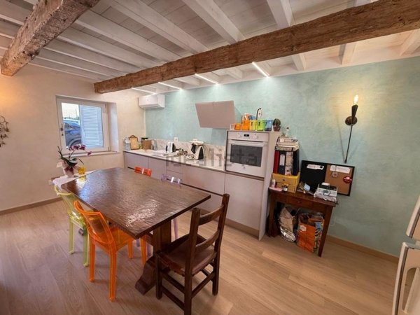 casa indipendente in vendita a Fano in zona Centinarola