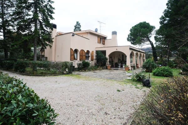 casa indipendente in vendita a Fano in zona Roncosambaccio