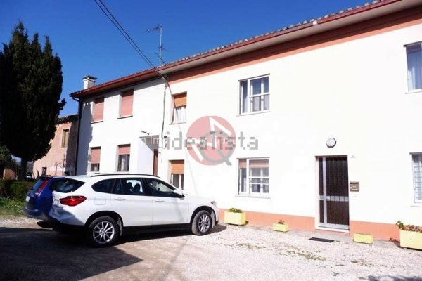 esavano in vendita a Fano in zona Rosciano