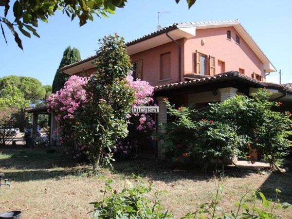 casa indipendente in vendita a Fano in zona Roncosambaccio